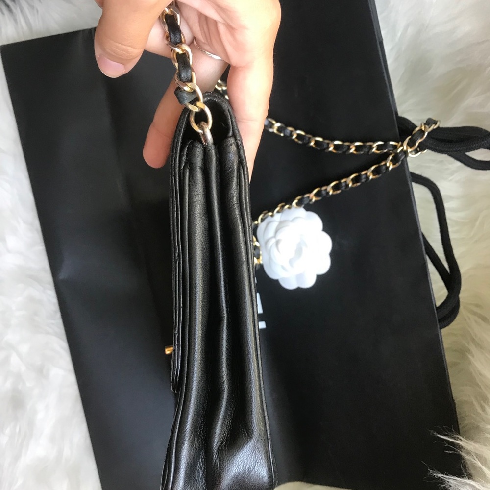 Authentic CHANEL Lambskin Black CC bag - Picture 8 of 8
